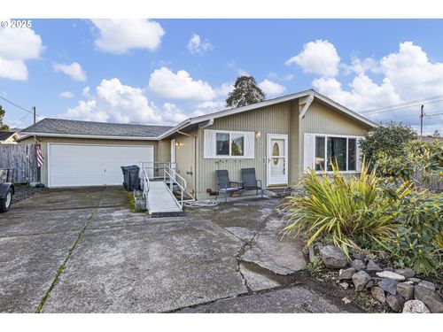 26 E 3rd St, Lowell, OR, 97452-9607 | Card Image