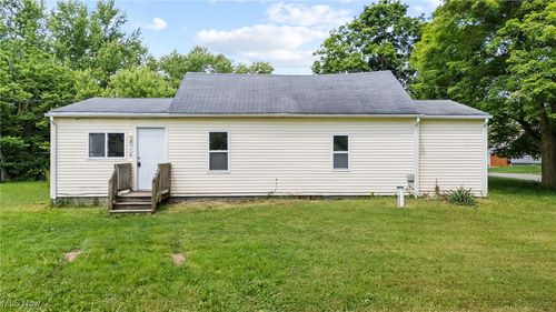 2914 Maple St, Norton, OH, 44203-7585 | Card Image