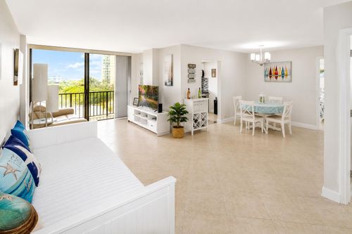 816-17021 N Bay Rd, Sunny Isles Beach, FL, 33160-3684 | Card Image