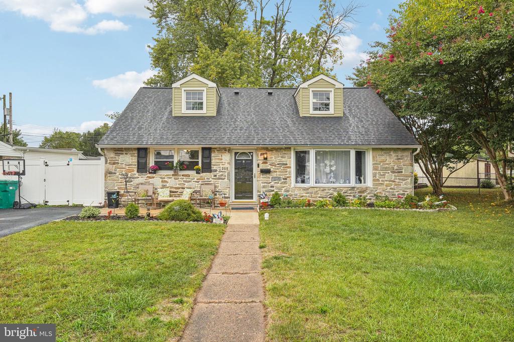 Laurel Dr, Bristol, PA 19007