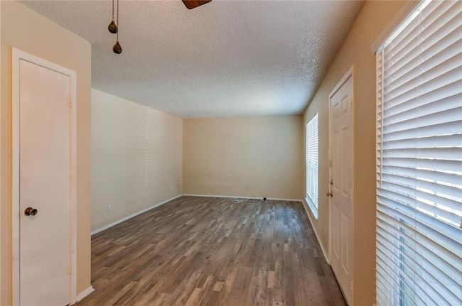 411 S Dooley St, Condo with 10 bedrooms, 5 bathrooms and 8 parking in Grapevine TX | Image 31