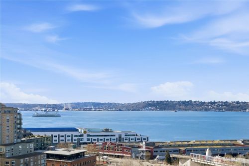 808-2929 1st Ave, Seattle, WA, 98121-3028 | Card Image