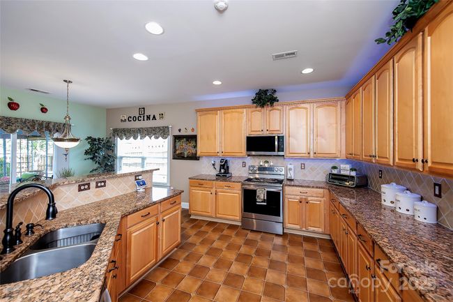 Kitchen | Image 7