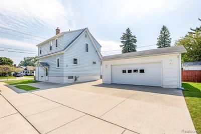 1303 20 Th Street, Home with 3 bedrooms, 1 bathrooms and null parking in Port Huron MI | Image 3