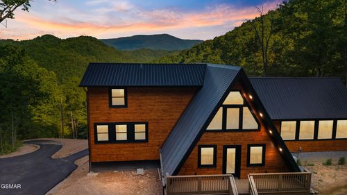 2715 Pine Crest Ln, Sevierville, TN, 37862-7938 | Card Image