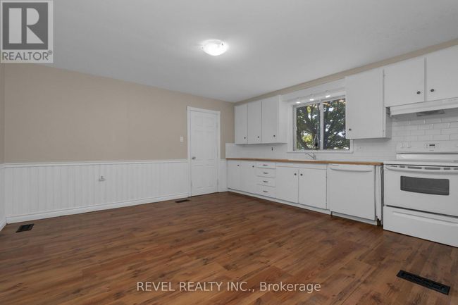 7281 9 Th Line, House other with 4 bedrooms, 2 bathrooms and 10 parking in Thornton ON | Image 7