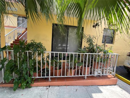 apt-8-3522 Ne 166th St, North Miami Beach, FL, 33160-3856 | Card Image