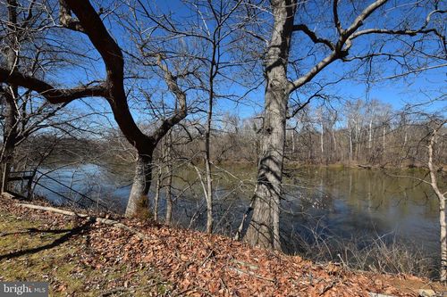 19141 Youngs Cliff Rd, STERLING, VA, 20165-2559 | Card Image