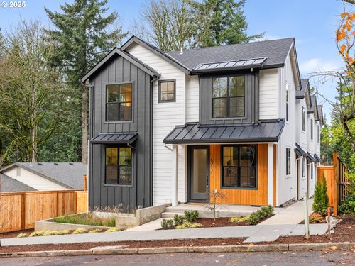 5213 Sw Vacuna St, Portland, OR, 97219-7384 | Card Image