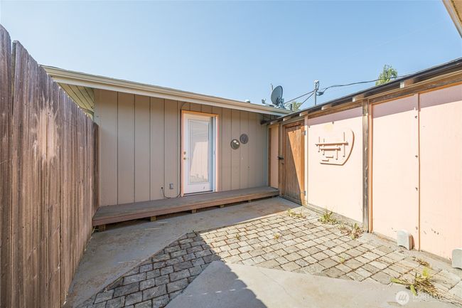 Enclosed patio | Image 20