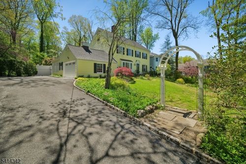 638 Mountain Ave, Berkeley Heights, NJ, 07922-2501 | Card Image