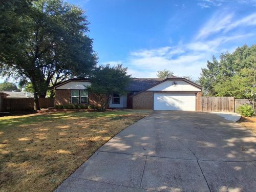 2206 Sexton Dr, Arlington, TX, 76015-3242 | Card Image