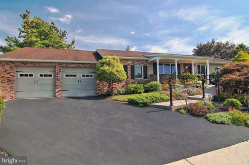 4 Eisenhower Dr, BOYERTOWN, PA, 19512-2219 | Card Image