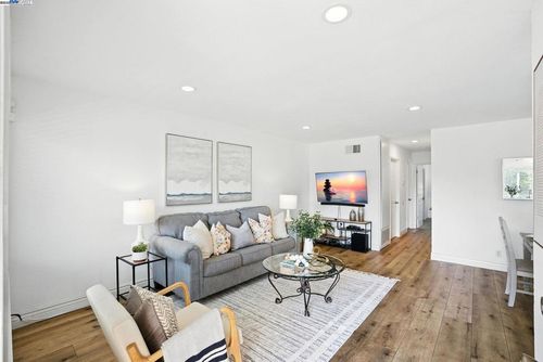 unit-b-2102 Galveston Ave, San Jose, CA, 95122-3602 | Card Image