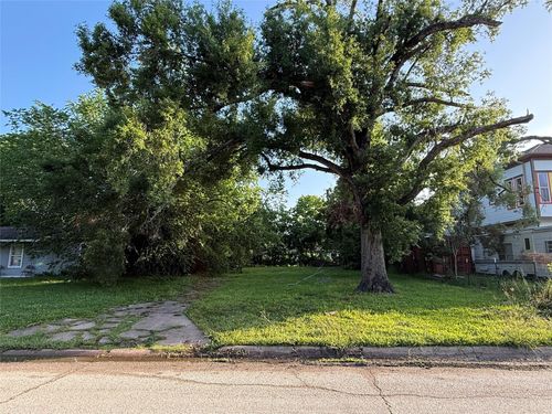 5307 Willow Glen Dr, Houston, TX, 77033-2846 | Card Image
