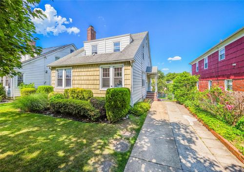 3611 204th St, Bayside, NY, 11361-1233 | Card Image