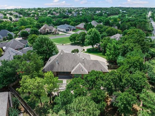 2901 Bracken Ct, Edmond, OK, 73034-6647 | Card Image