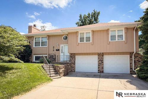 819 Crest Drive, Papillion, NE, 68046 | Card Image