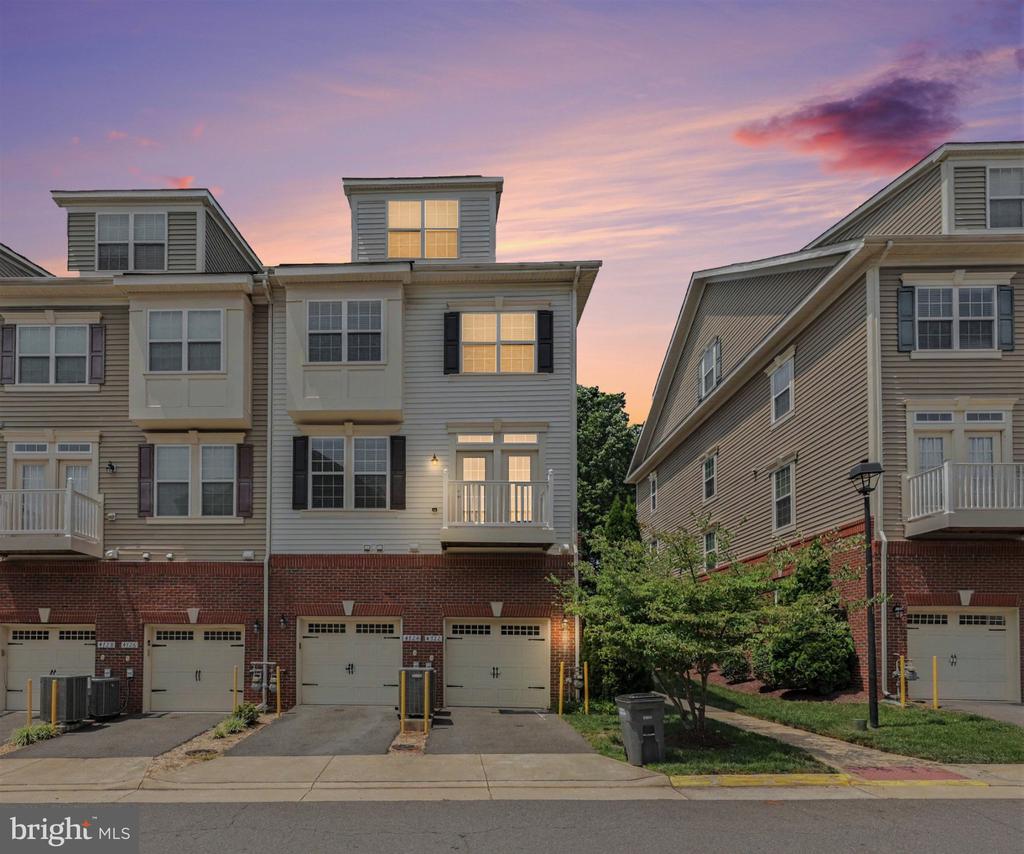 Residential in WOODBRIDGE 3