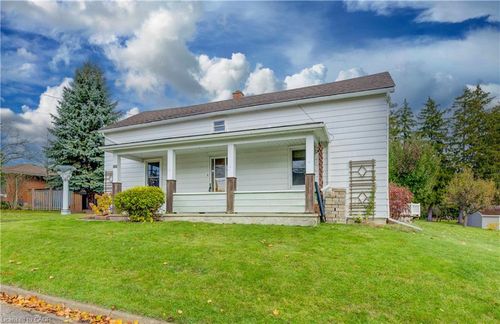 135 Brewery St, Baden, ON, N3A2S5 | Card Image