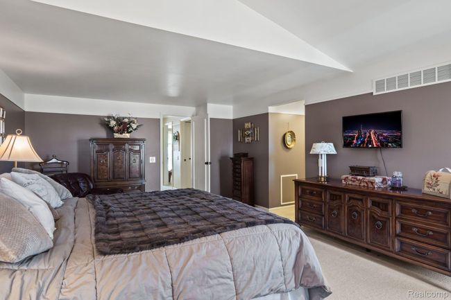 1339 Knollcrest Cir, Condo with 3 bedrooms, 3 bathrooms and null parking in Bloomfield Hills MI | Image 27