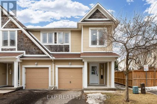 423 Hillsboro Pvt, Ottawa, ON, K2M3A7 | Card Image