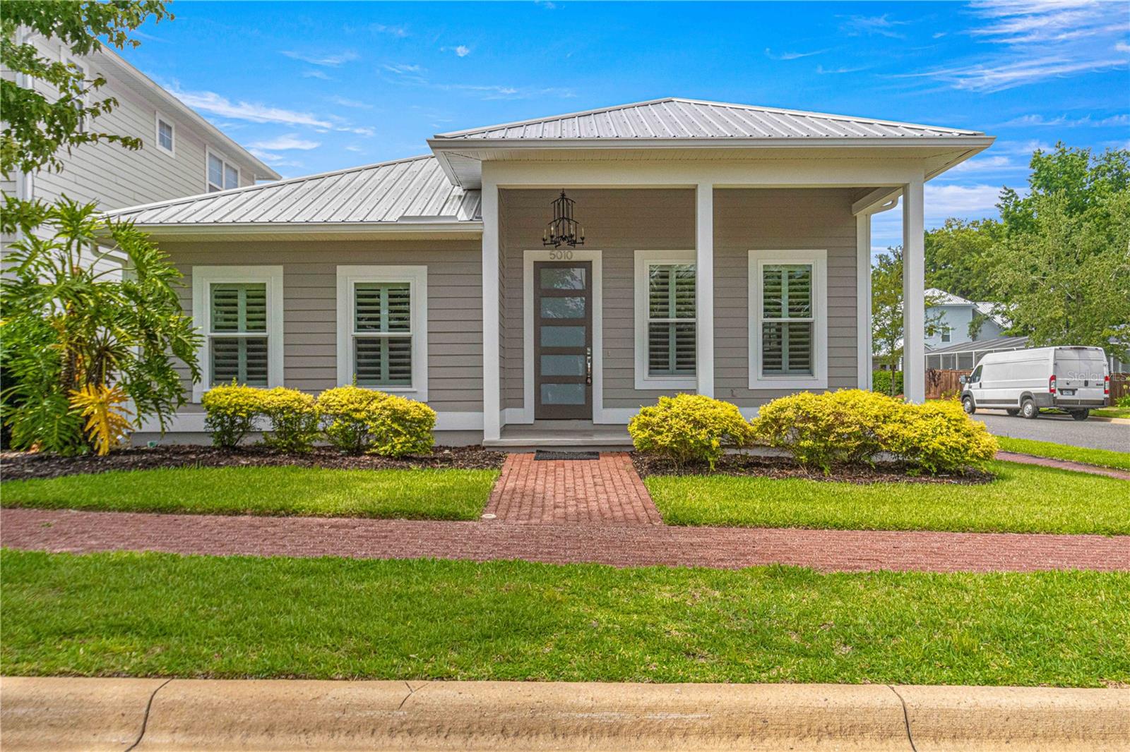 Gonzales Dr, Woodland Hills, CA 91367