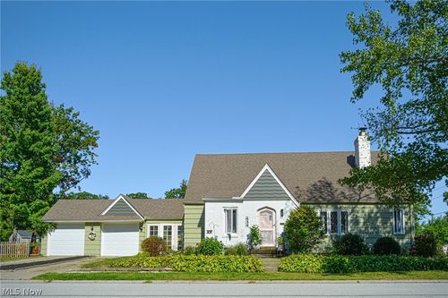 434 Glen Park Dr, Bay Village, OH, 44140-2421 | Card Image