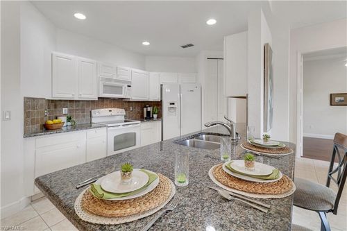 v101-994 Eastham Way, NAPLES, FL, 34104-5724 | Card Image