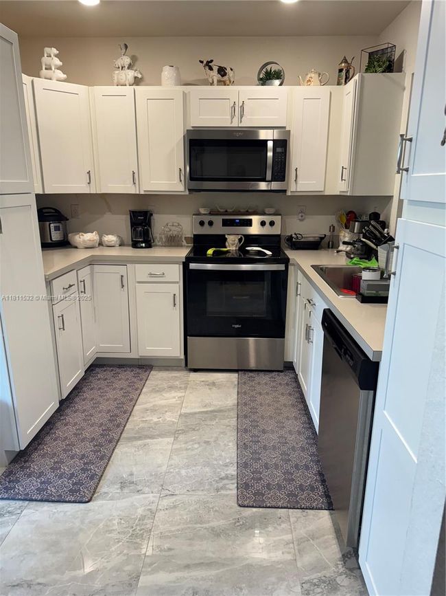 495 Ne 5 Th Way, Townhouse with 3 bedrooms, 3 bathrooms and null parking in Florida City FL | Image 10