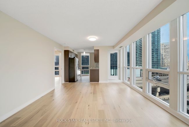 905 - 18 Harbour St, Condo with 2 bedrooms, 2 bathrooms and 1 parking in Toronto ON | Image 7