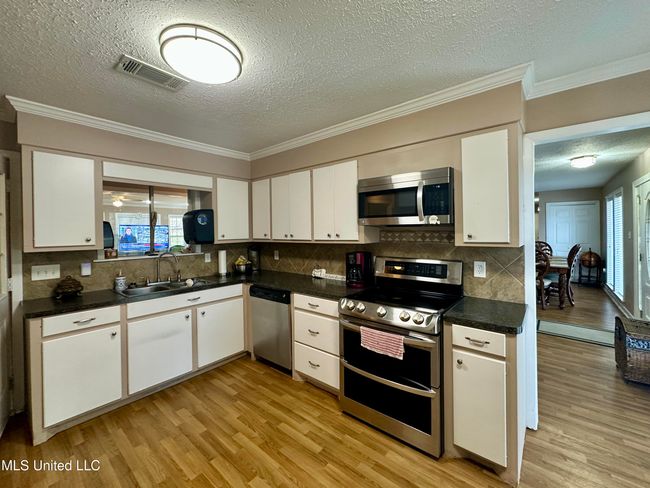 KITCHEN | Image 13
