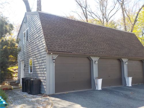 25 Cabot St, Lincoln, RI, 02865-2031 | Card Image