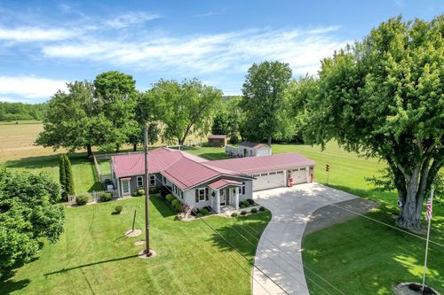 83 East St, Saint Louisville, OH, 43071 | Card Image