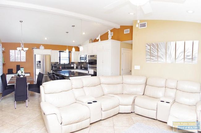 502 W Clam Cir, House other with 2 bedrooms, 3 bathrooms and null parking in Port Isabel TX | Image 13