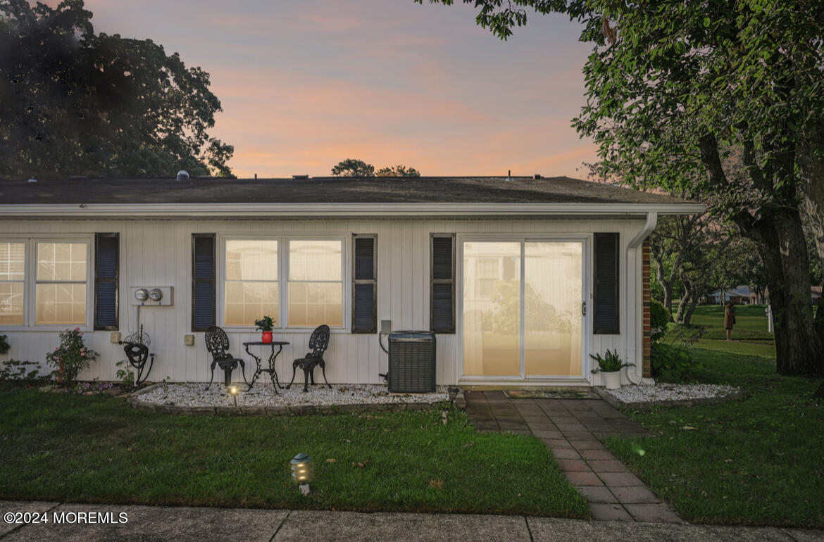 Inverness Ct, Lakewood, NJ 08701