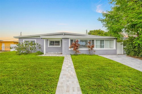 18100 Nw 7th Pl, Miami Gardens, FL, 33169-4235 | Card Image