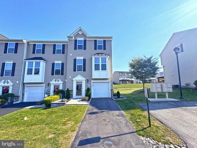 9 Red Rose Lane, Townhouse with 3 bedrooms, 2 bathrooms and null parking in EASTON PA | Image 2