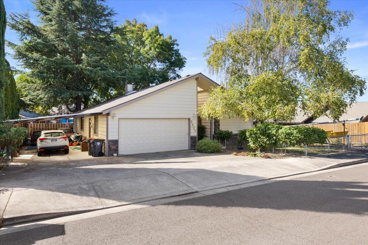 Pinebrook Cir, Medford, OR 97504