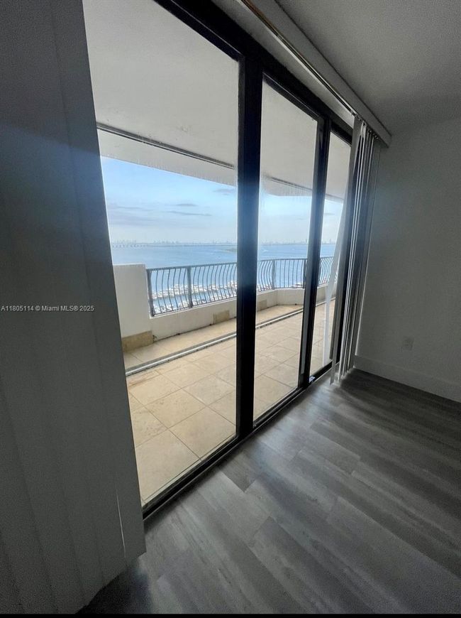 APT-16F - 555 Ne 15 Th St, Condo with 1 bedrooms, 2 bathrooms and null parking in MIAMI FL | Image 6
