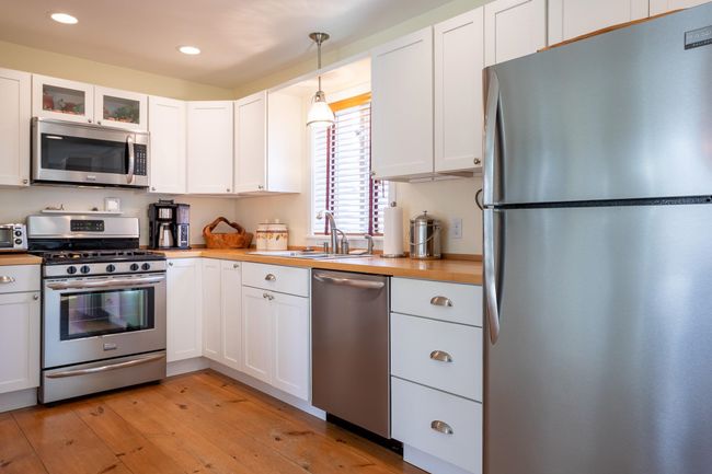 APT-4 - 774 Middle St, Condo with 2 bedrooms, 1 bathrooms and null parking in Portsmouth NH | Image 18