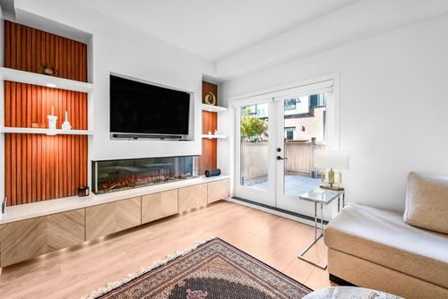 {{alt}} | Card Image