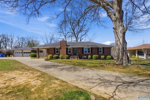 601 Sudie St, Athens, AL, 35611-4752 | Card Image