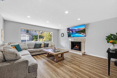 19464 Yuma St, Castro Valley, CA, 94546-3239 | Card Image