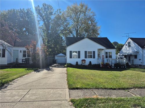 521 Cambridge Ave, Elyria, OH, 44035-6465 | Card Image