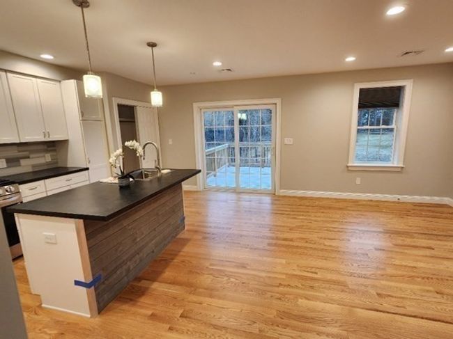 4 - 158 Hayden Rowe St, Condo with 2 bedrooms, 1 bathrooms and 2 parking in Hopkinton MA | Image 4