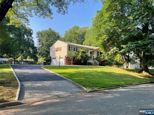 770 Scott Dr, River Vale, NJ, 07675-6652 | Card Image