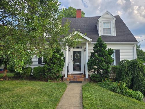 219 Johnston Dr, Ellwood City, PA, 16117 | Card Image