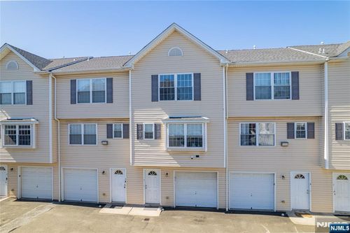 28 Church St, Lodi, NJ, 07644-2437 | Card Image