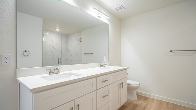 Double sinks in the primary bathroom | Image 20